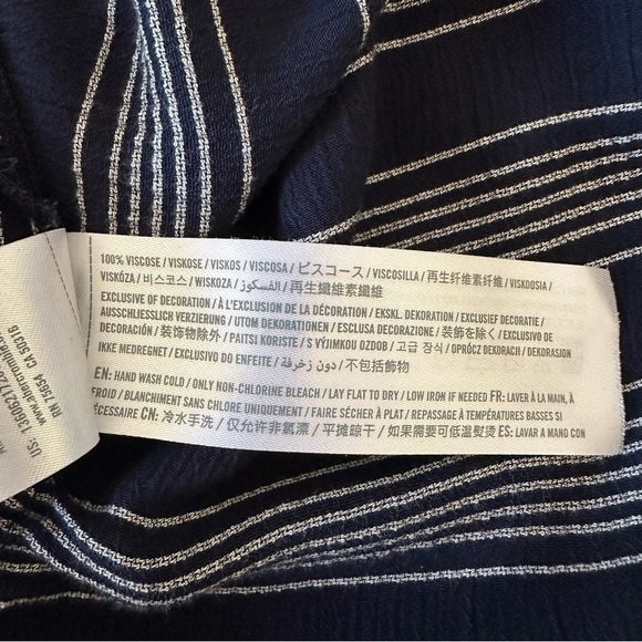 Abercrombie & Fitch off the shoulder Crop Navy blue striped blouse - Picture 9 of 14